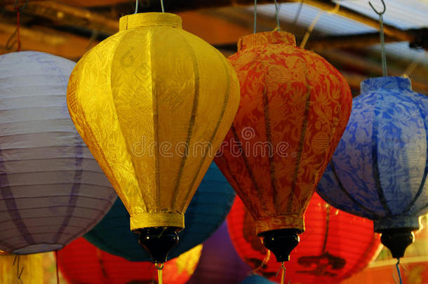 五颜六色的灯笼，中秋节