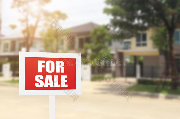 出售业务新房房地产标志在新的前面