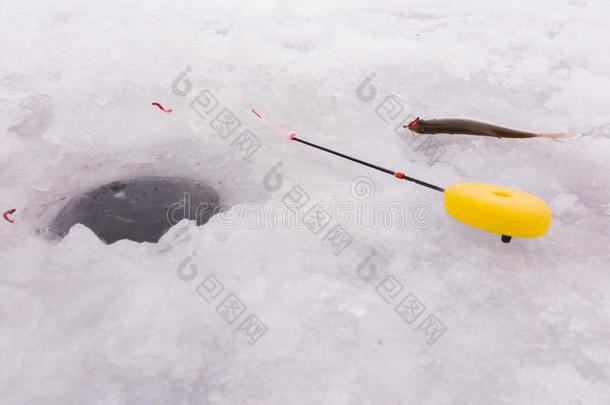 冬季冰上钓鱼