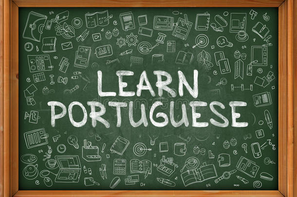 手绘学习葡萄牙语在绿色黑板上。