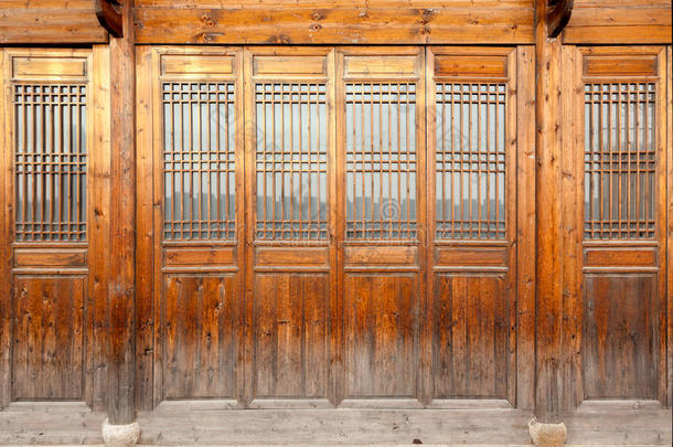 关闭传统中式木门