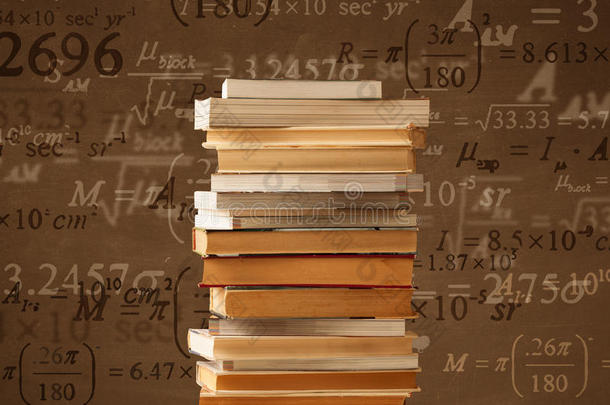 关于老式背景的书和数学公式
