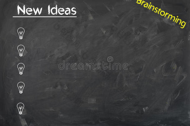 在头脑风暴中收集新想法的黑板模板