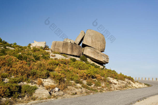 <strong>巨石</strong>水坝格雷斯花岗岩山