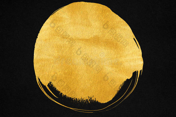 黑纸背景上的<strong>金色</strong>油漆污渍。 <strong>金色圆圈</strong>纹理