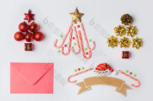 圣诞装饰品和<strong>实物</strong>模拟模板设计。 从上面看。