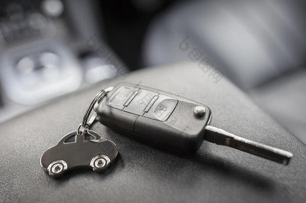 汽车形状钥匙圈和遥控钥匙