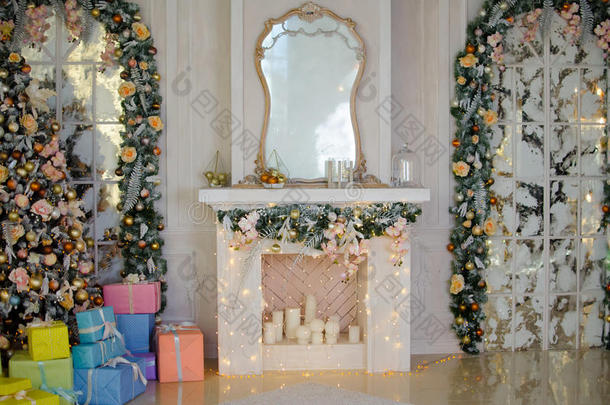 圣诞节和新年装饰的室内房间
