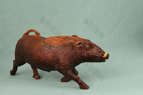 非洲艺术-用实木雕刻的野猪