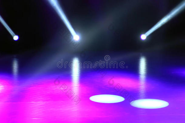 音乐会灯光秀，舞台灯，五颜六色的舞台灯，灯光