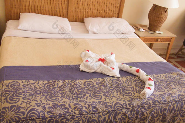 埃及SharmelSheikh酒店皇家大沙姆2014年7月10日：酒店房间内床巾的装饰