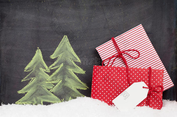 圣诞礼盒和手绘圣诞冷杉树