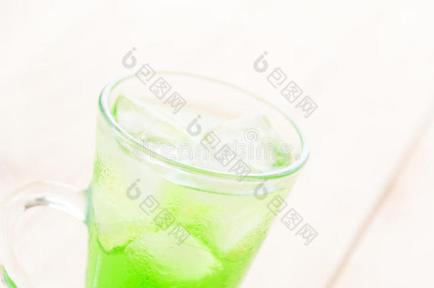 绿色苏打水