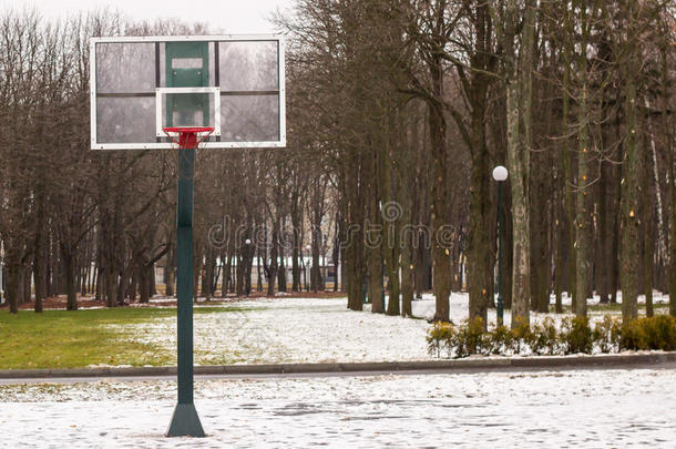 冬天的篮球场