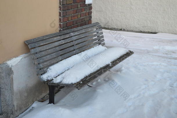 雪地长凳