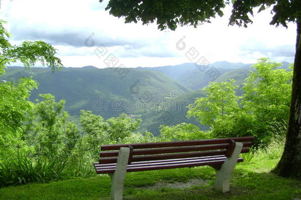 长凳园林<strong>绿化</strong>山风景如画的斯洛文尼亚
