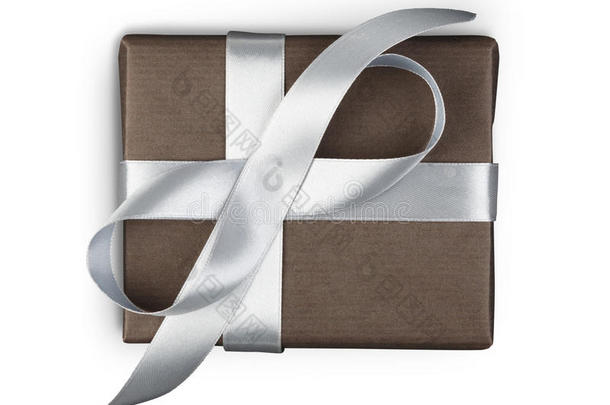 生日礼物盒用包装纸隔离在白色上