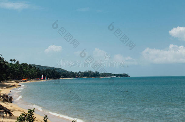 亚洲海岸酒店海滨。 蓝色的大海