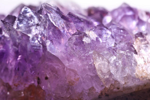 紫<strong>水晶</strong>是一种紫色的<strong>水晶</strong>石英。 宏