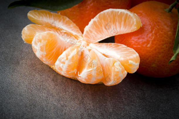 明亮的柑橘丁香颜色作文