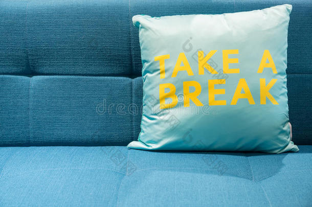 蓝色布料沙发
