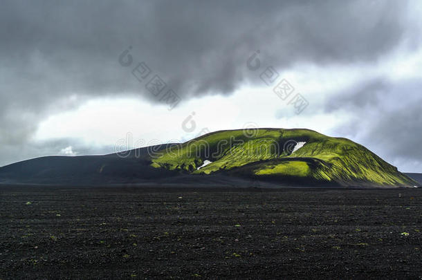 八月中心的高地冰岛风景
