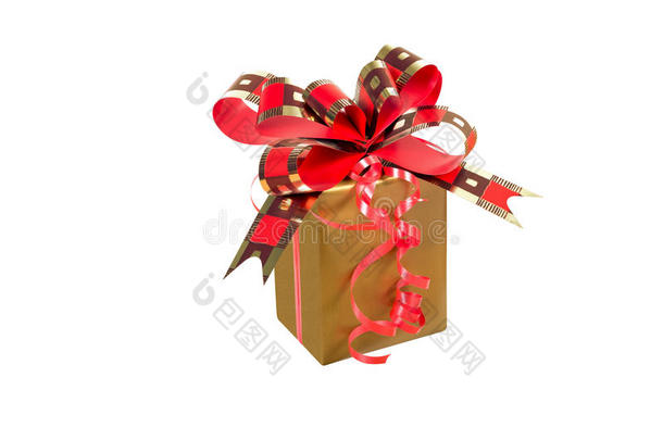 金色礼品盒，金色红色丝带，白色背景，剪裁路径