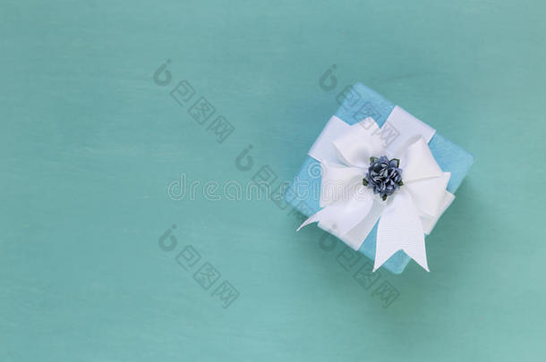 蓝色概念礼物，蓝色礼品盒，蓝色花