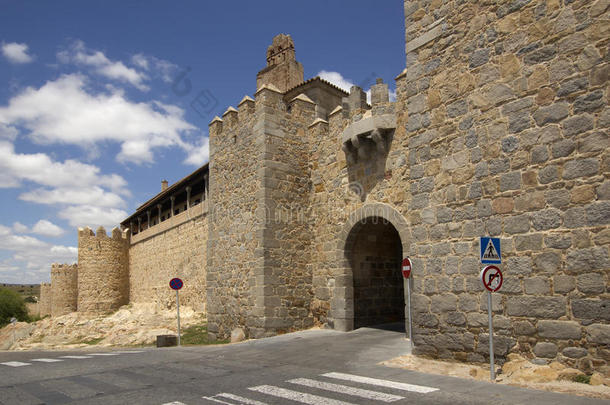 西班牙阿维拉城墙上的大门