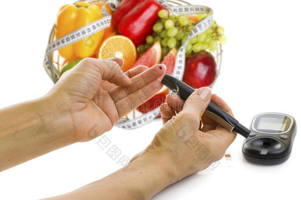 葡萄糖水平和健康有机食品的血糖仪