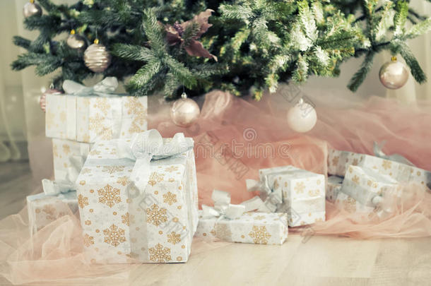 圣诞<strong>家居装饰</strong>，礼物和树