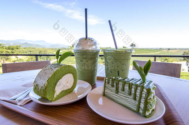 绿茶蛋糕卷和绉蛋糕与抹茶绿茶
