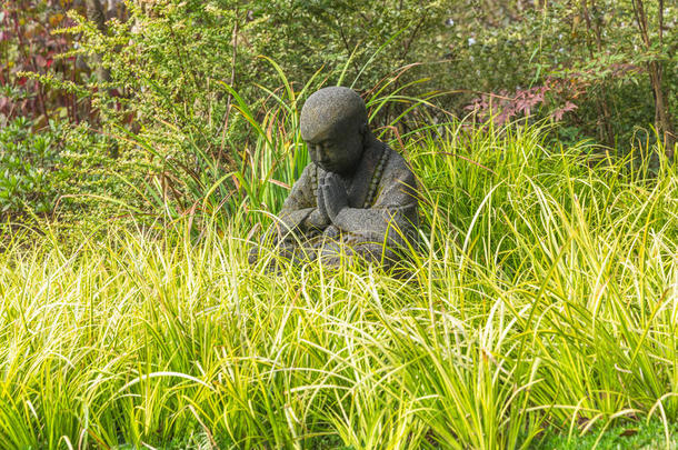 无锡年华湾公园的黑色儿童雕像
