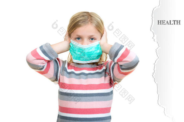 美丽的生病的女孩用面具为孩子保护流感。