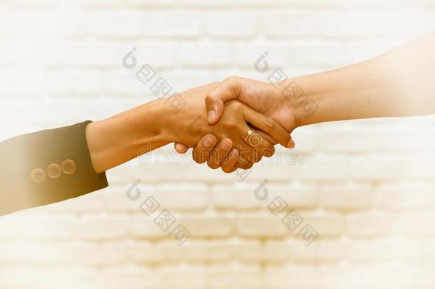 握手：团队合作成功的团队合作