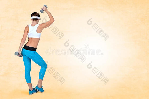美丽的<strong>运动健身</strong>妇女做锻炼与d