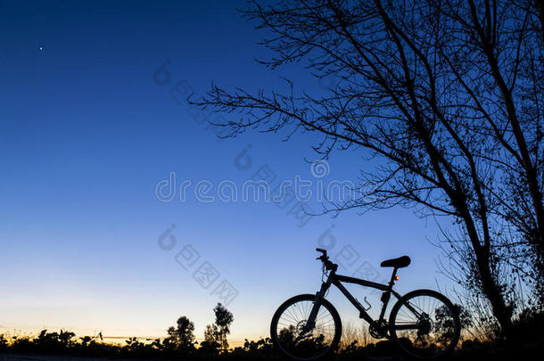 巴达霍兹自行车骑自行车黑色蓝色