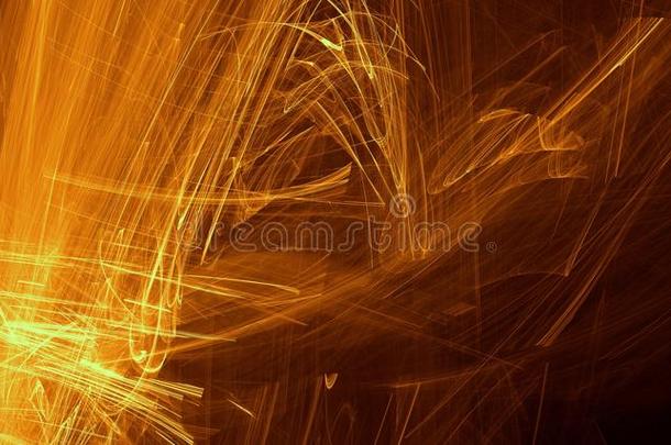 抽象的橙色，黄色，金色的光在黑暗的背景下发光，光束，形状