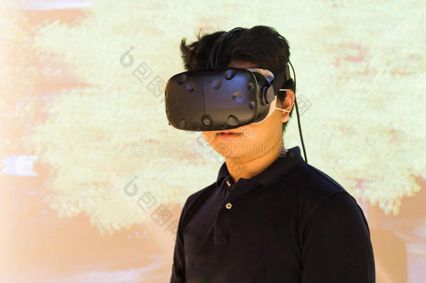 亚洲青少年体验虚拟现实娱乐GAD