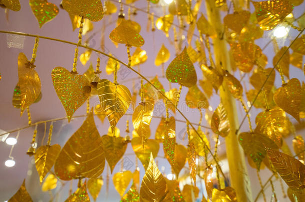金色的PHO叶挂在金色的树上