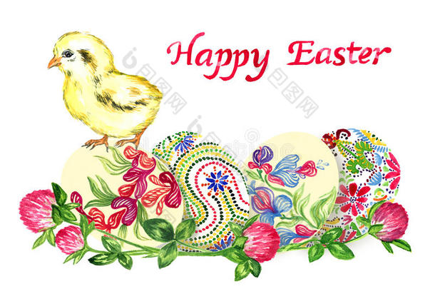 <strong>小鸡</strong>和鸡蛋与传统绘画和三叶草花，<strong>快乐</strong>复活节