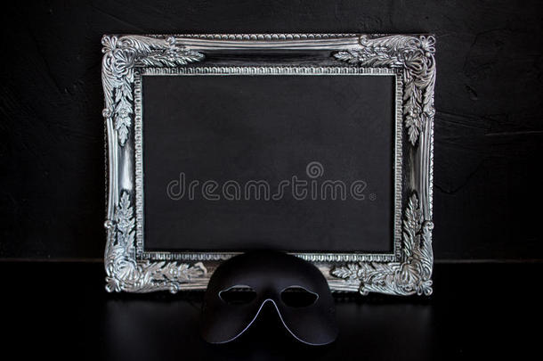 嘉年华面具和美丽的银框与空的地方为您的文字或设计。