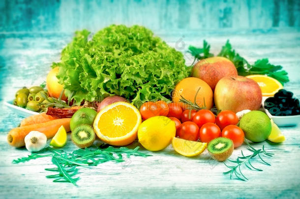 新鲜的有机水果和蔬菜，为您的健康生活方式