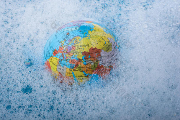 商业概念地球浮动泡沫