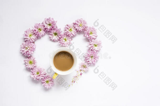 <strong>花型</strong>有几朵五颜六色的花和咖啡