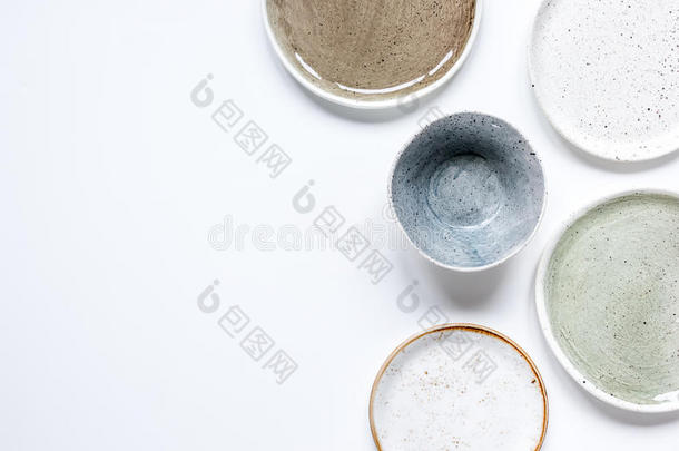 陶瓷餐具顶部视图白色背景模拟