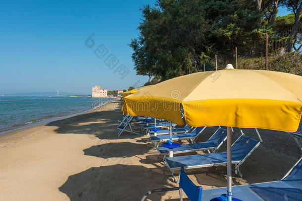 海滩美丽的椅子海岸甲板