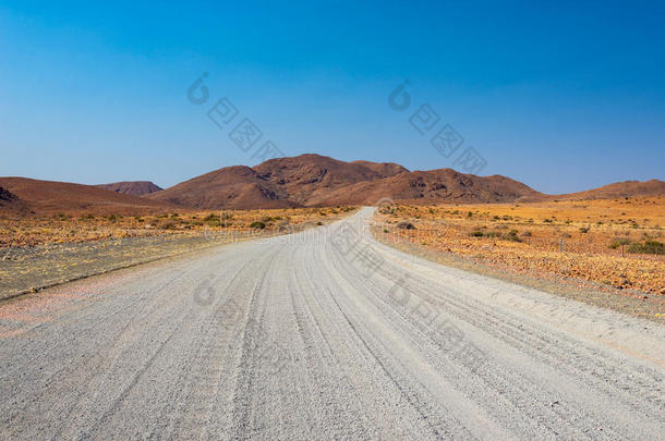 砾石4x4路穿越彩色沙漠在twyfelfontein，在雄伟的达马拉兰<strong>品牌</strong>，风景优美的旅游目的地
