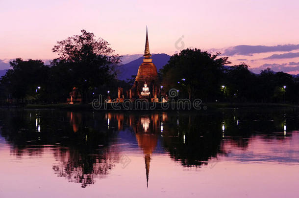 风景秀丽，风景秀丽，风景秀丽，古寺遗址，瓦萨寺，在苏霍台历史公园，泰国黄昏