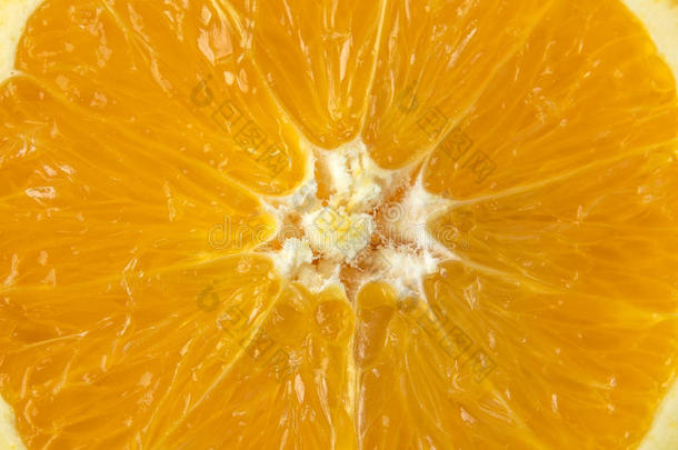 新鲜的橙色水果在剪裁，宏观特写照片。 健康自然的食物